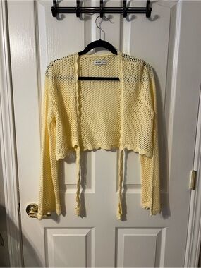 Hollister Butter Yellow Wrap/Shaw